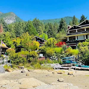 Lodge The Tuwanek And Spa Sechelt